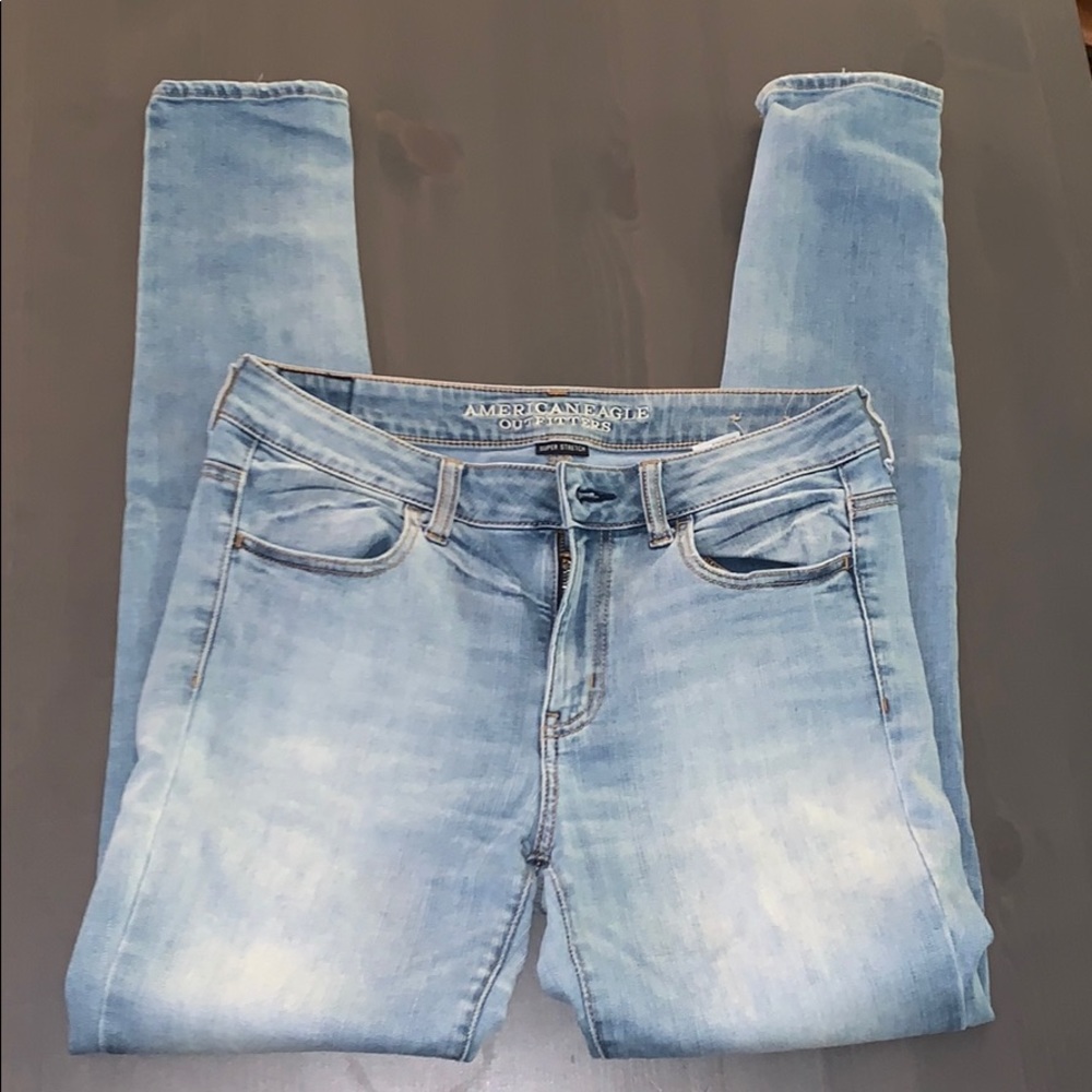 Light washed American Eagle jeggings